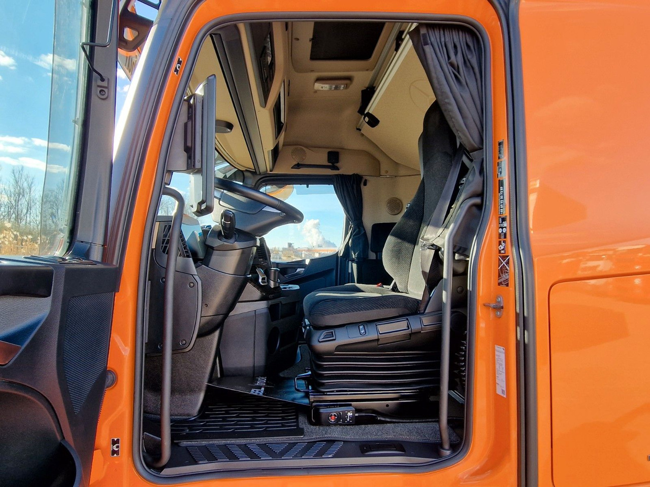 Curtain side truck Mercedes-Benz Actros 2548 / Retarder / Aluklappen / 6E: picture 16