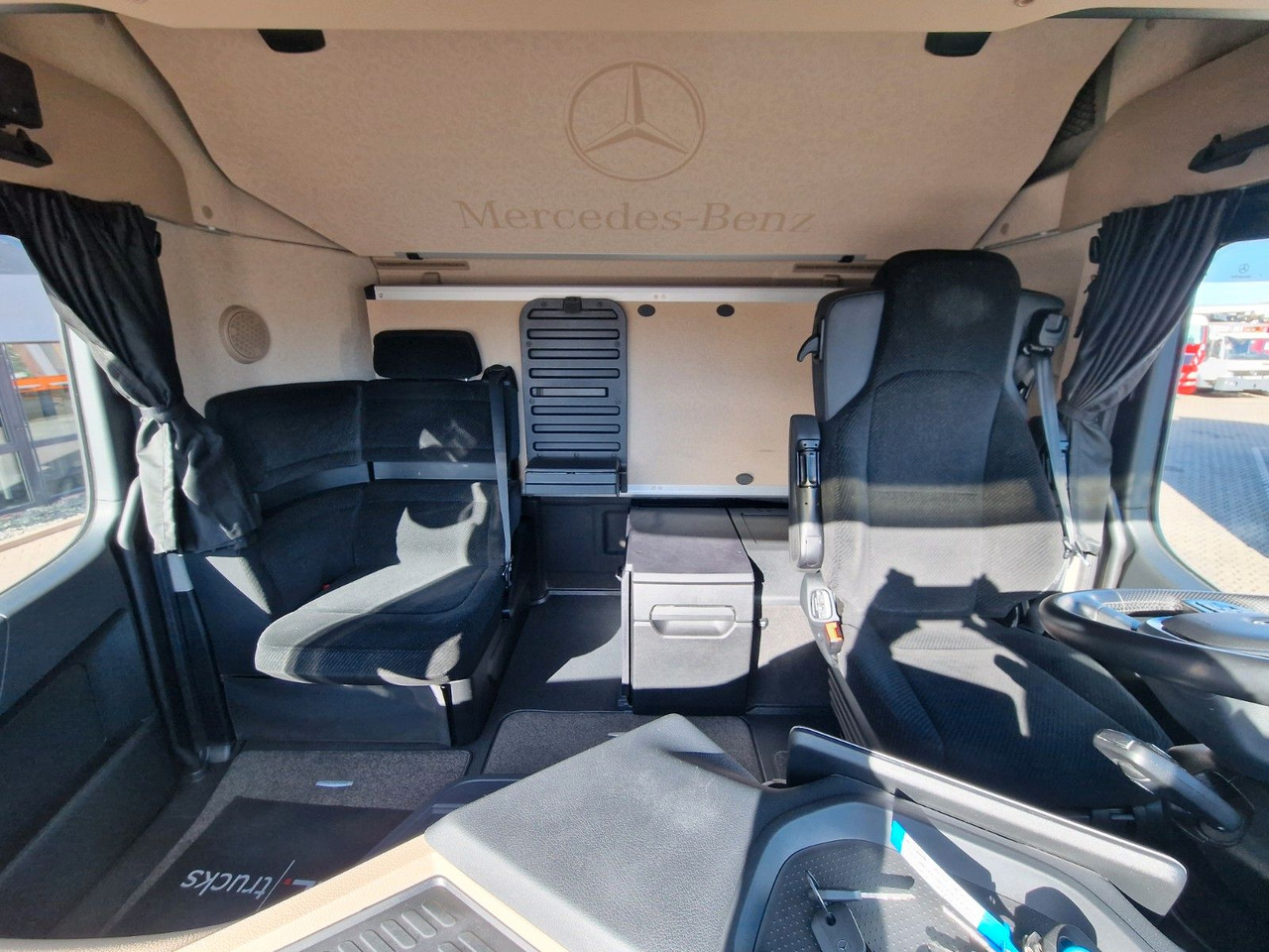 Curtain side truck Mercedes-Benz Actros 2548 / Retarder / Aluklappen / 6E: picture 20