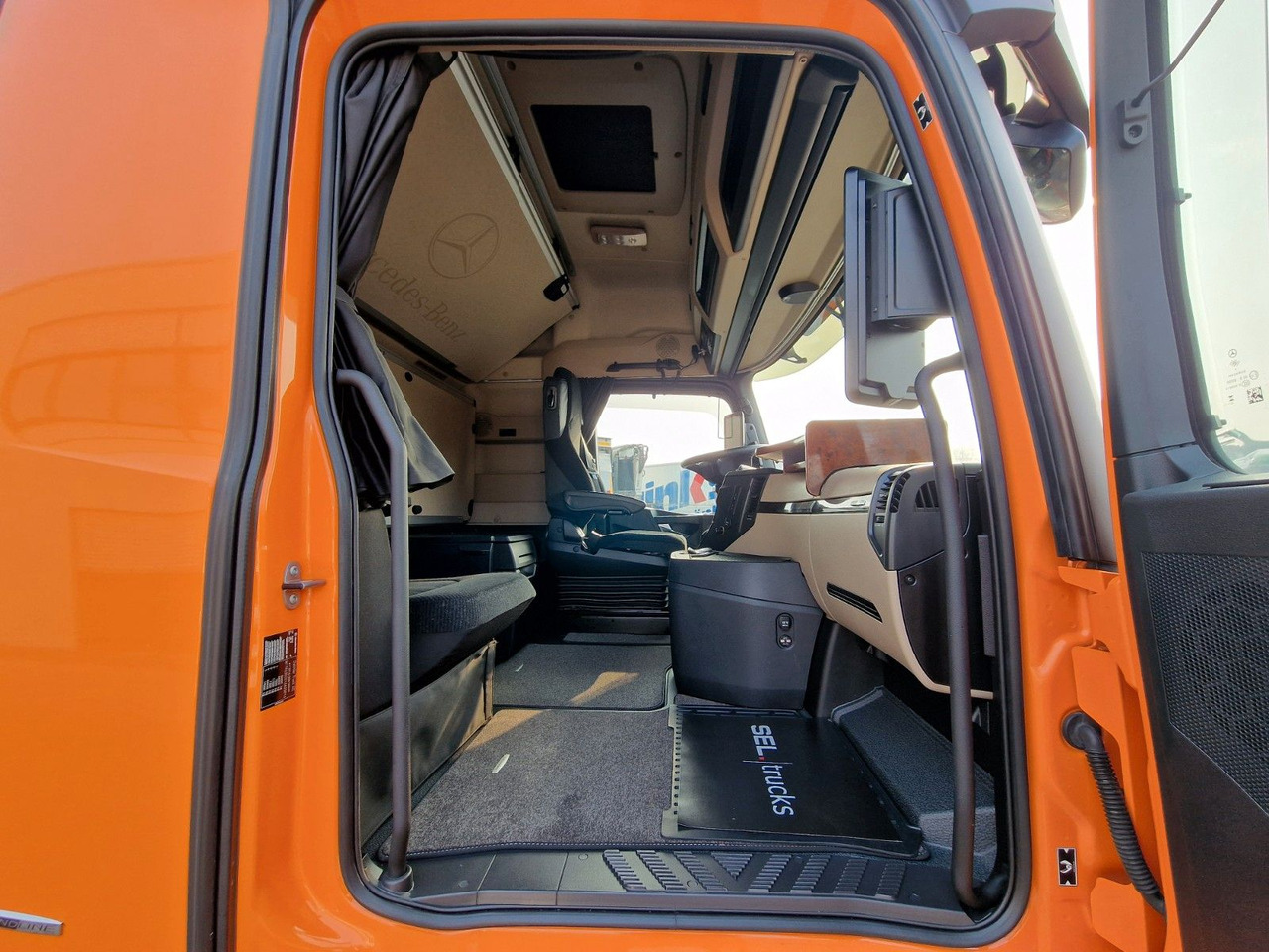 Curtain side truck Mercedes-Benz Actros 2548 / Retarder / Euro 6E / Aluklappen: picture 17