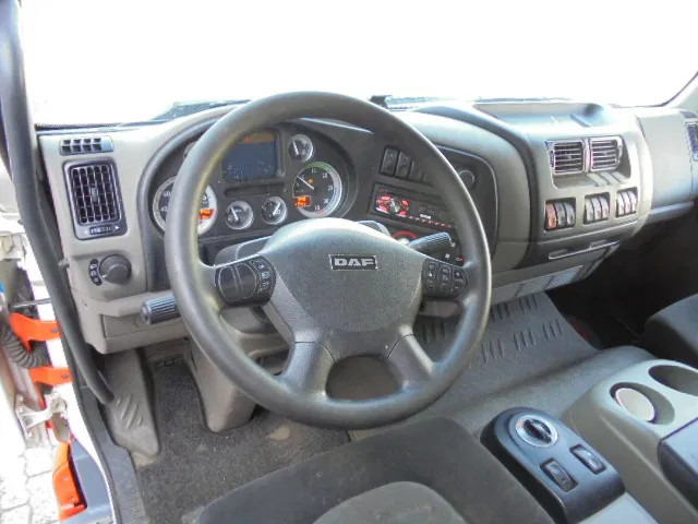 Interior photo 1: Curtain side truck DAF LF 45