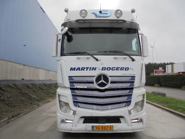 Mercedes-Benz Actros 2542 6X2 - Curtain side truck: picture 2 Mercedes-Benz Actros 2542 6X2 - Curtain side truck: picture 2