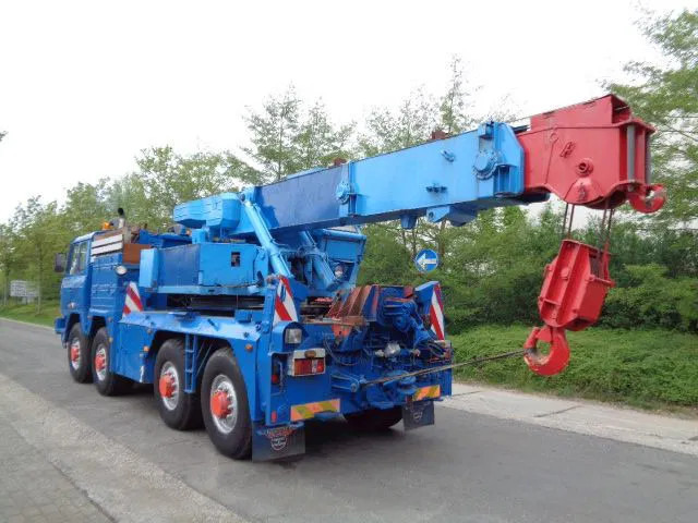 Tatra T 815 8X8 - Tow truck: picture 4 Tatra T 815 8X8 - Tow truck: picture 4