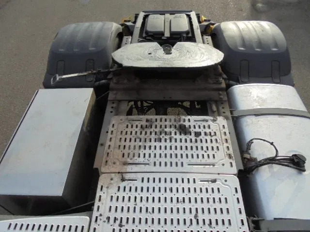 Tractor truck DAF CF 440: picture 9