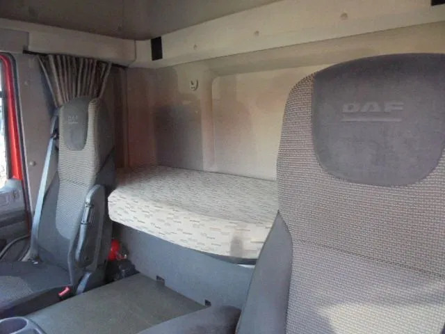 Tractor truck DAF CF 440: picture 12