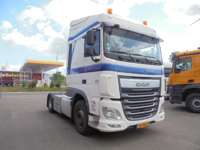 DAF XF 440 NL TRUCK - Tractor truck: picture 3 DAF XF 440 NL TRUCK - Tractor truck: picture 3