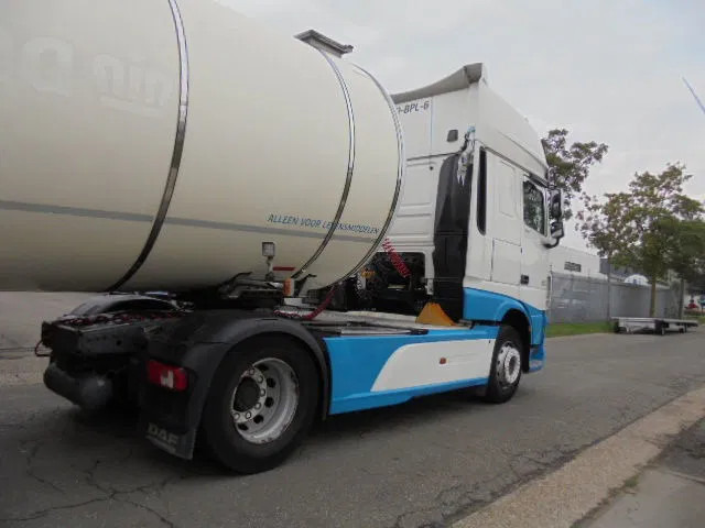 DAF XF 440 SUPER SPACE CAB NL TRUCK - Tractor truck: picture 3 DAF XF 440 SUPER SPACE CAB NL TRUCK - Tractor truck: picture 3