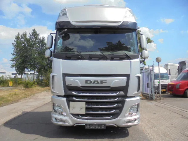 DAF XF 450 FTG 6X2 SUPER SPACE - Tractor truck: picture 2 DAF XF 450 FTG 6X2 SUPER SPACE - Tractor truck: picture 2