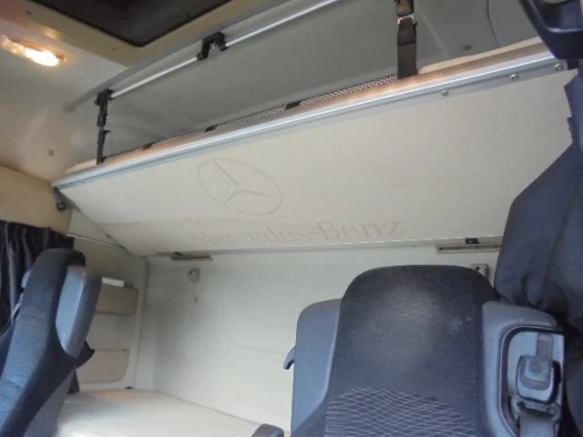 Tractor truck Mercedes-Benz Actros 1842 LS EUR6: picture 9