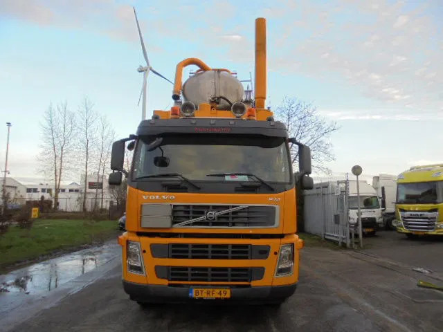 Volvo FM 400 8X4 NL TRUCK - Vacuum truck: picture 2 Volvo FM 400 8X4 NL TRUCK - Vacuum truck: picture 2