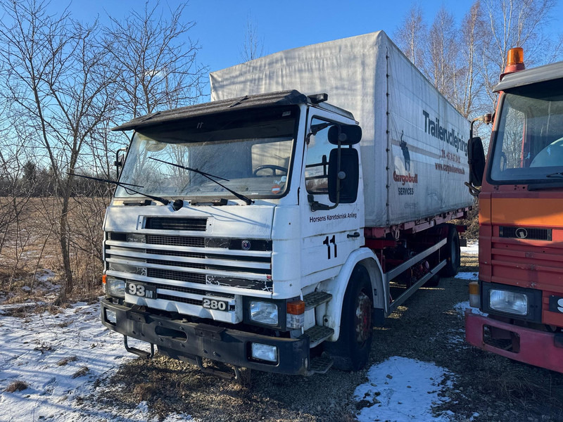 Curtain side truck Scania 93 M: picture 1