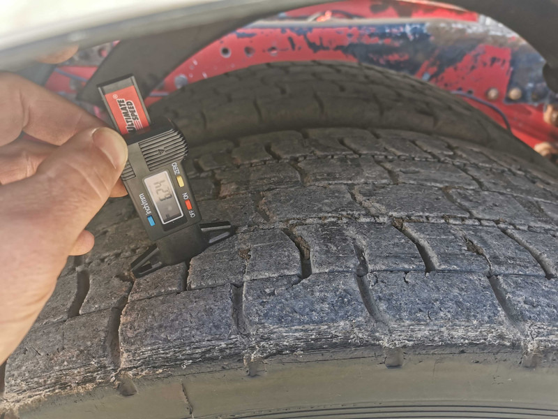 Tractor truck MAN 41.463 Heaby duty tractor unit 8x4: picture 12