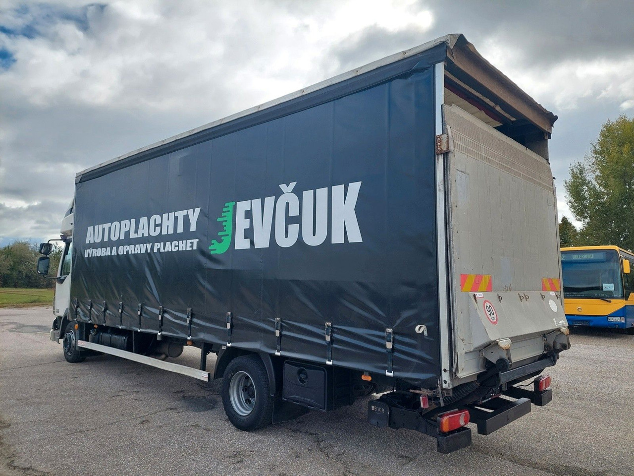 DAF FA LF 45.220 G12 4x2 - Curtain side truck: picture 3 DAF FA LF 45.220 G12 4x2 - Curtain side truck: picture 3