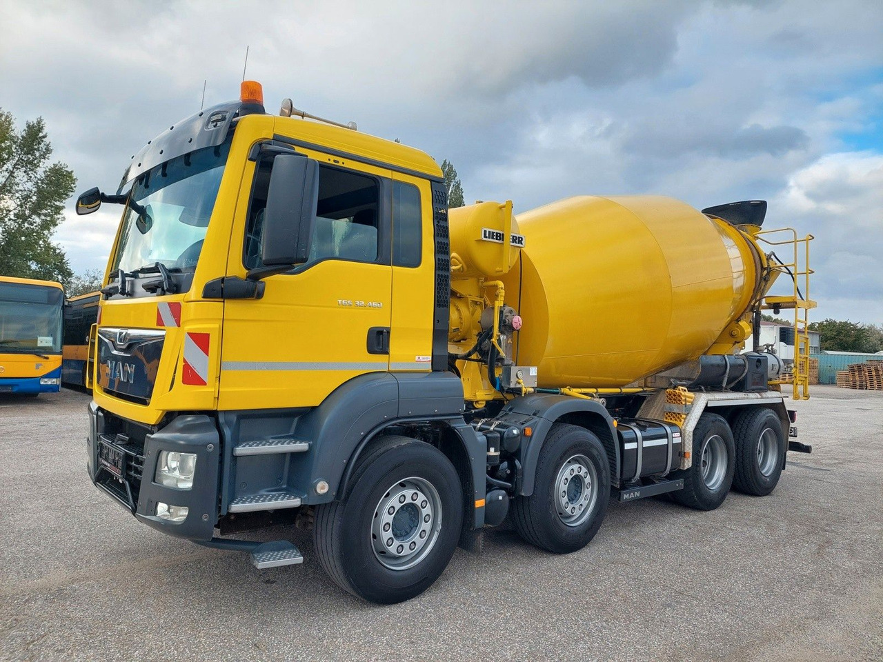 MAN TGS 32.460 8X4 BB Liebherr 9 m³ - Concrete mixer truck: picture 1 MAN TGS 32.460 8X4 BB Liebherr 9 m³ - Concrete mixer truck: picture 1