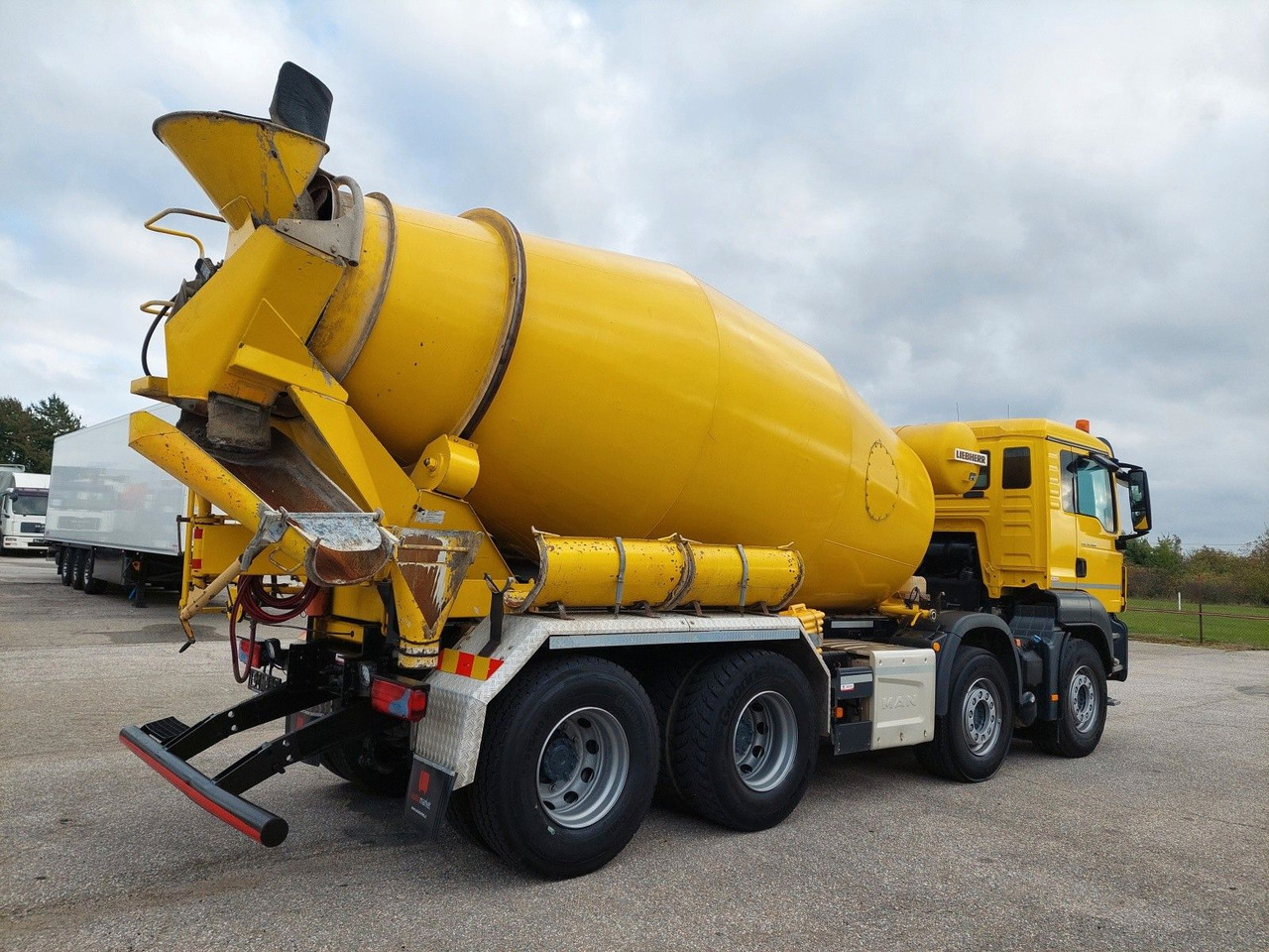 MAN TGS 32.460 8X4 BB Liebherr 9 m³ - Concrete mixer truck: picture 4 MAN TGS 32.460 8X4 BB Liebherr 9 m³ - Concrete mixer truck: picture 4