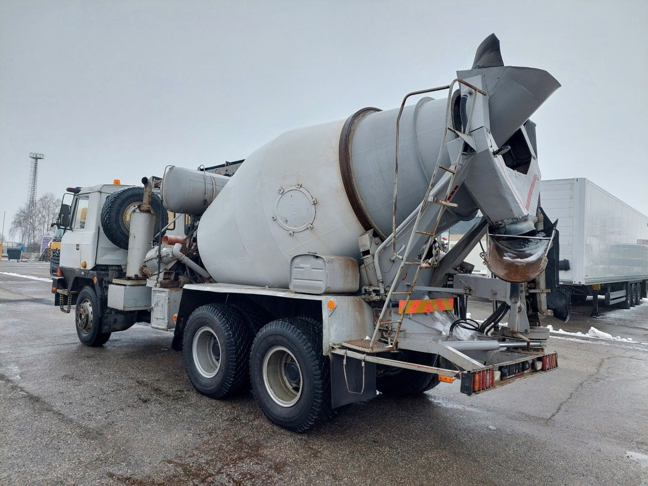 Tatra T815 6x6 mit Fördererband PD-01 - Concrete mixer truck: picture 3 Tatra T815 6x6 mit Fördererband PD-01 - Concrete mixer truck: picture 3