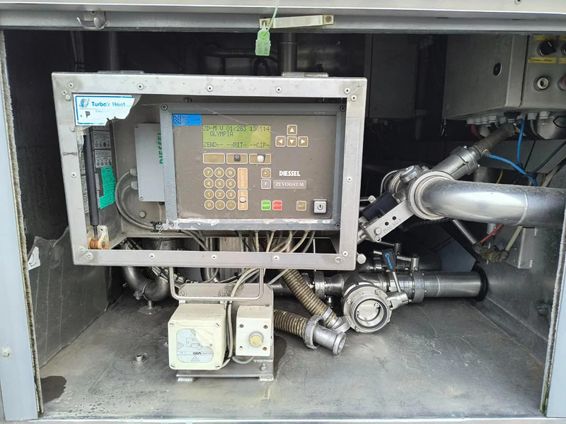 Tanker truck for transportation of milk MAN TGA 26.360 INSULATED INOX TANK - 2 COMP - AIRCO - LIFT/STEERING AXLE: picture 18