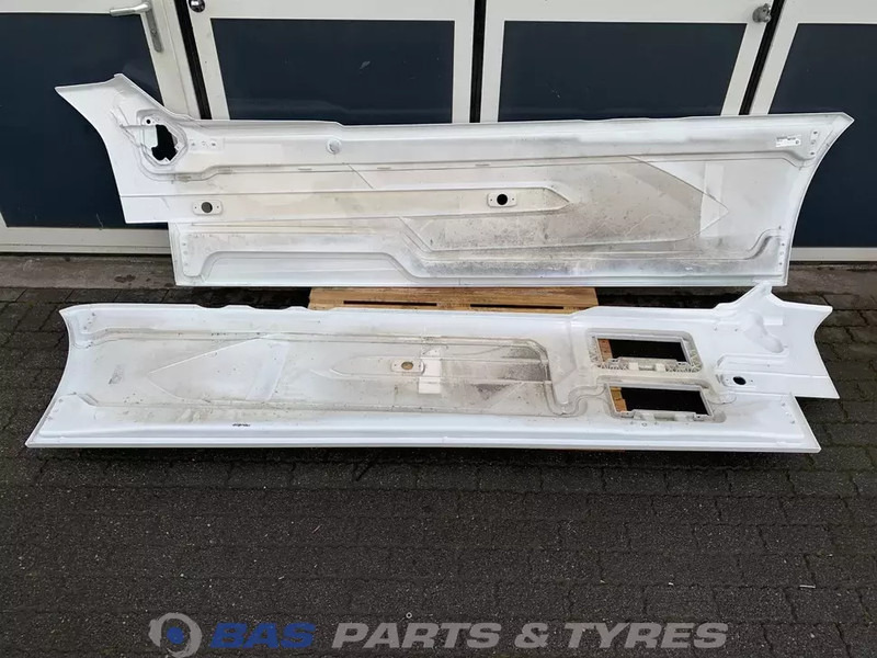 DAF XG Sideskirt Set DAF 2292740 - Body and exterior for Truck: picture 4 DAF XG Sideskirt Set DAF 2292740 - Body and exterior for Truck: picture 4