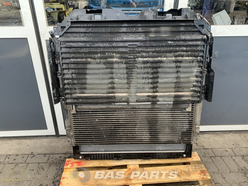Mercedes-Benz Actros MP4 - Radiator for Truck: picture 2 Mercedes-Benz Actros MP4 - Radiator for Truck: picture 2