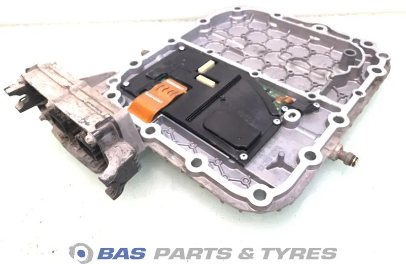 Renault T-Serie Versnellingsbakdeksel Renault 7424213321 - Gearbox for Truck: picture 2 Renault T-Serie Versnellingsbakdeksel Renault 7424213321 - Gearbox for Truck: picture 2