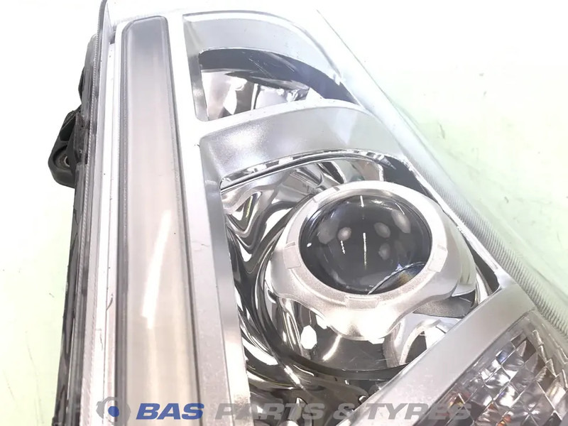 Volvo FH4 - Headlight for Truck: picture 3 Volvo FH4 - Headlight for Truck: picture 3