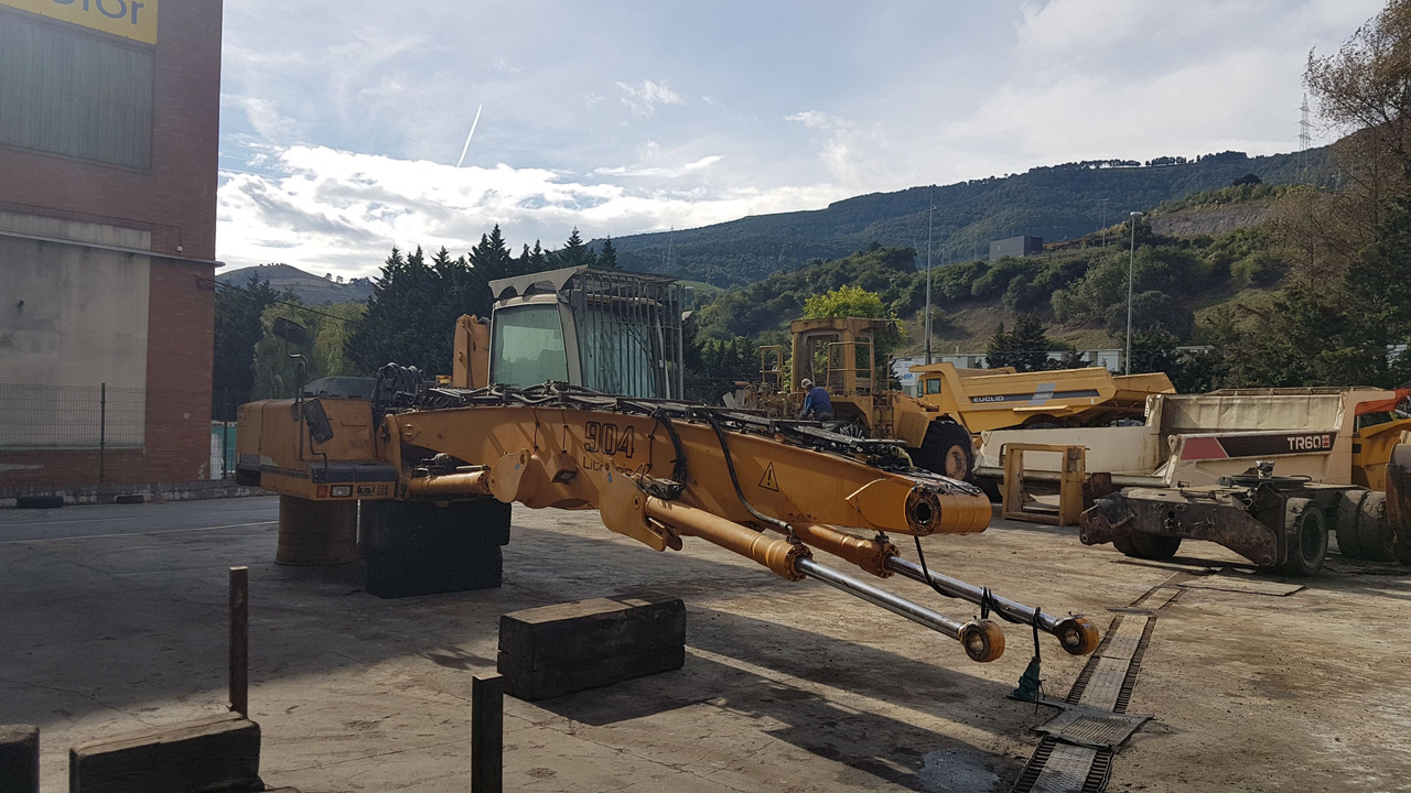 LIEBHERR A904C S/N: WLHZ044ZHZK023635 (2005) - Construction machinery: picture 1 LIEBHERR A904C S/N: WLHZ044ZHZK023635 (2005) - Construction machinery: picture 1