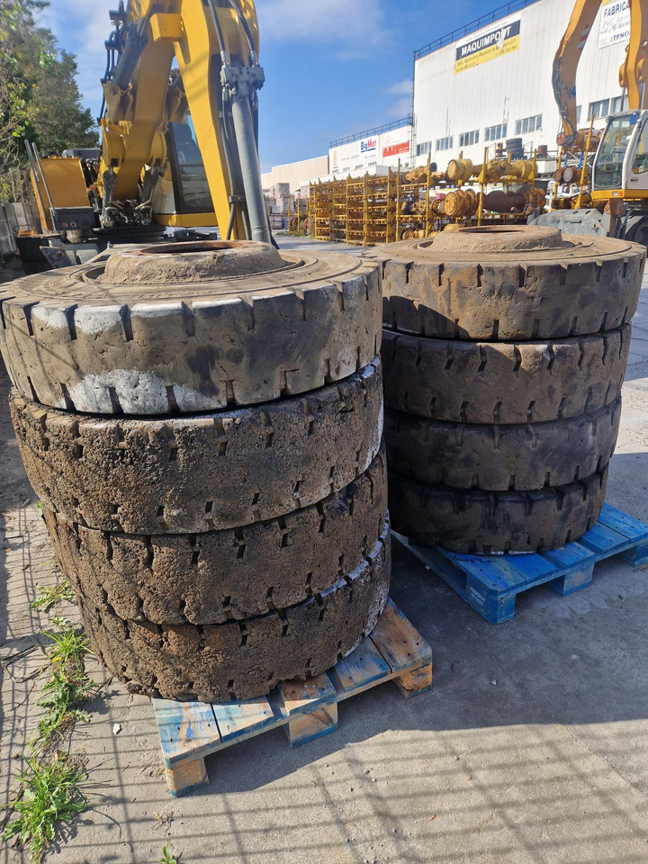 RUEDAS MACIZAS 12.00R20 - Wheel and tire package for Construction machinery: picture 1 RUEDAS MACIZAS 12.00R20 - Wheel and tire package for Construction machinery: picture 1
