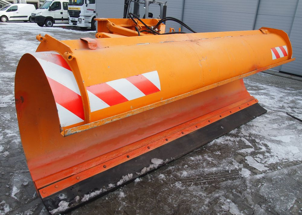 Pług do śniegu nn 2005 Skosowany obustronnie hydraulicznie - Snow plows: picture 1 Pług do śniegu nn 2005 Skosowany obustronnie hydraulicznie - Snow plows: picture 1