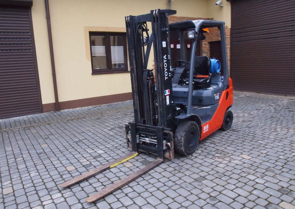 Wózek widłowy Toyota 8FGF15 2018 TRIPLEX system SAS (blokowanie tylnej osi) - LPG forklift: picture 2 Wózek widłowy Toyota 8FGF15 2018 TRIPLEX system SAS (blokowanie tylnej osi) - LPG forklift: picture 2