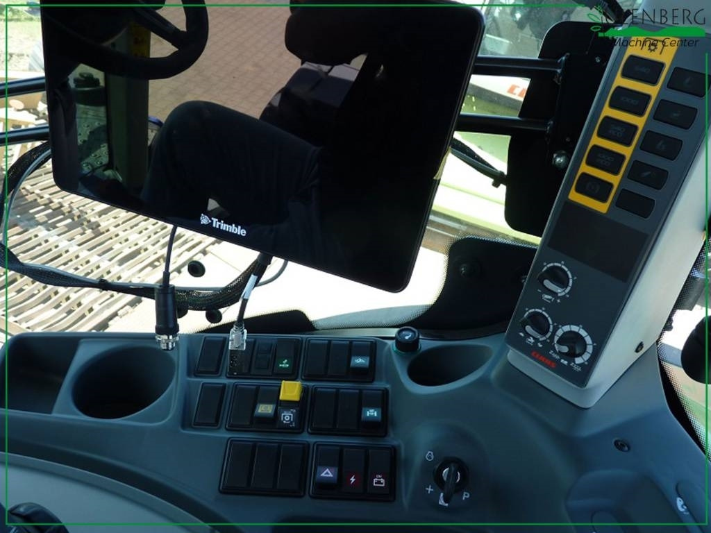 Farm tractor Claas Axion 870 Cmatic: picture 10