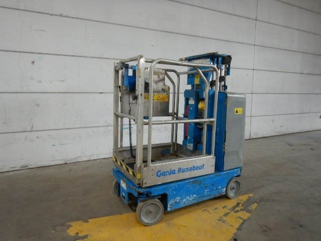 Genie GR15 - Vertical mast lift: picture 3 Genie GR15 - Vertical mast lift: picture 3