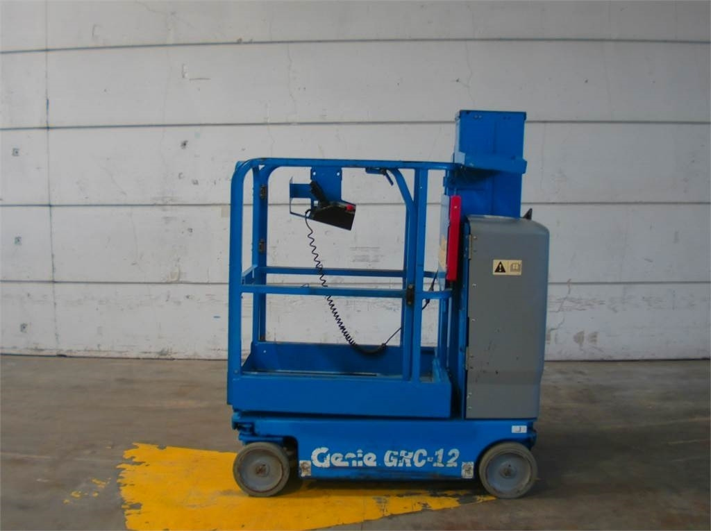 Genie GRC12 - Vertical mast lift: picture 1 Genie GRC12 - Vertical mast lift: picture 1
