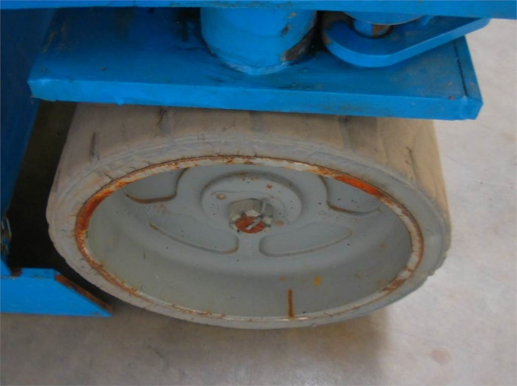 Scissor lift Genie GS3246: picture 12