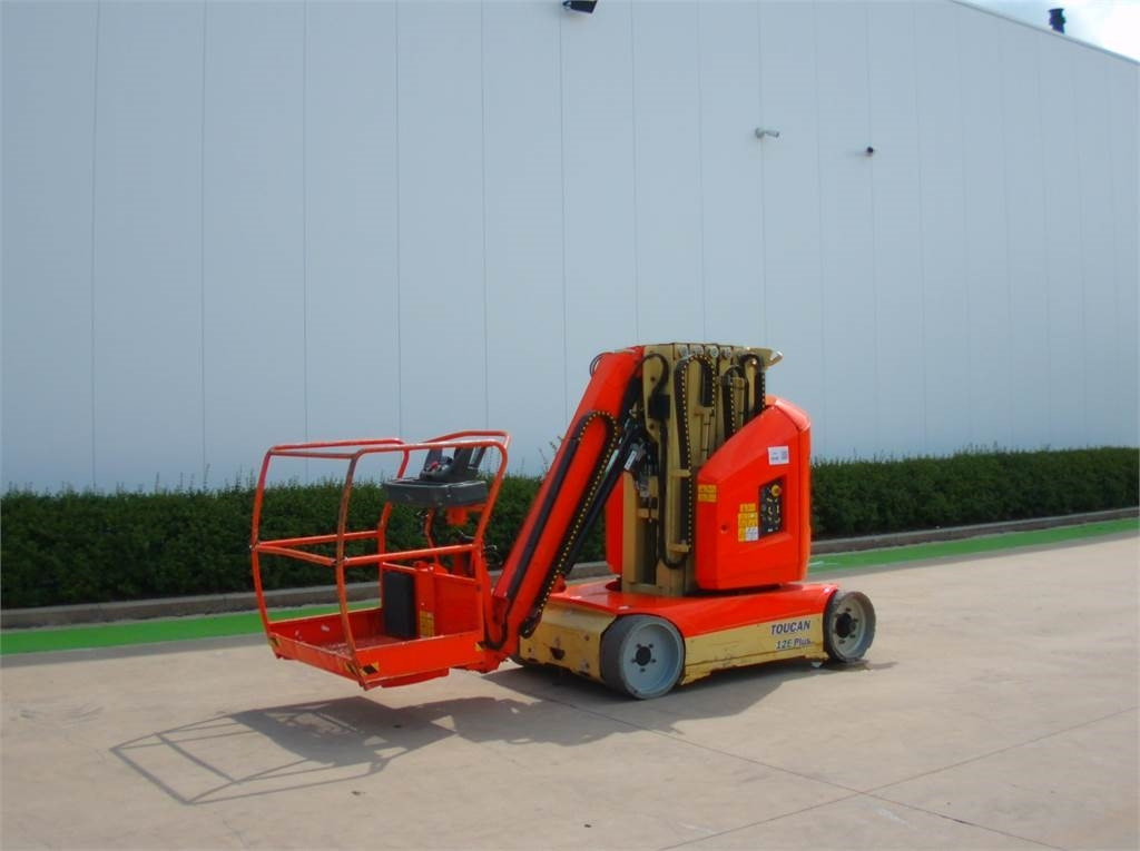 JLG Toucan 12E+ - Vertical mast lift: picture 2 JLG Toucan 12E+ - Vertical mast lift: picture 2