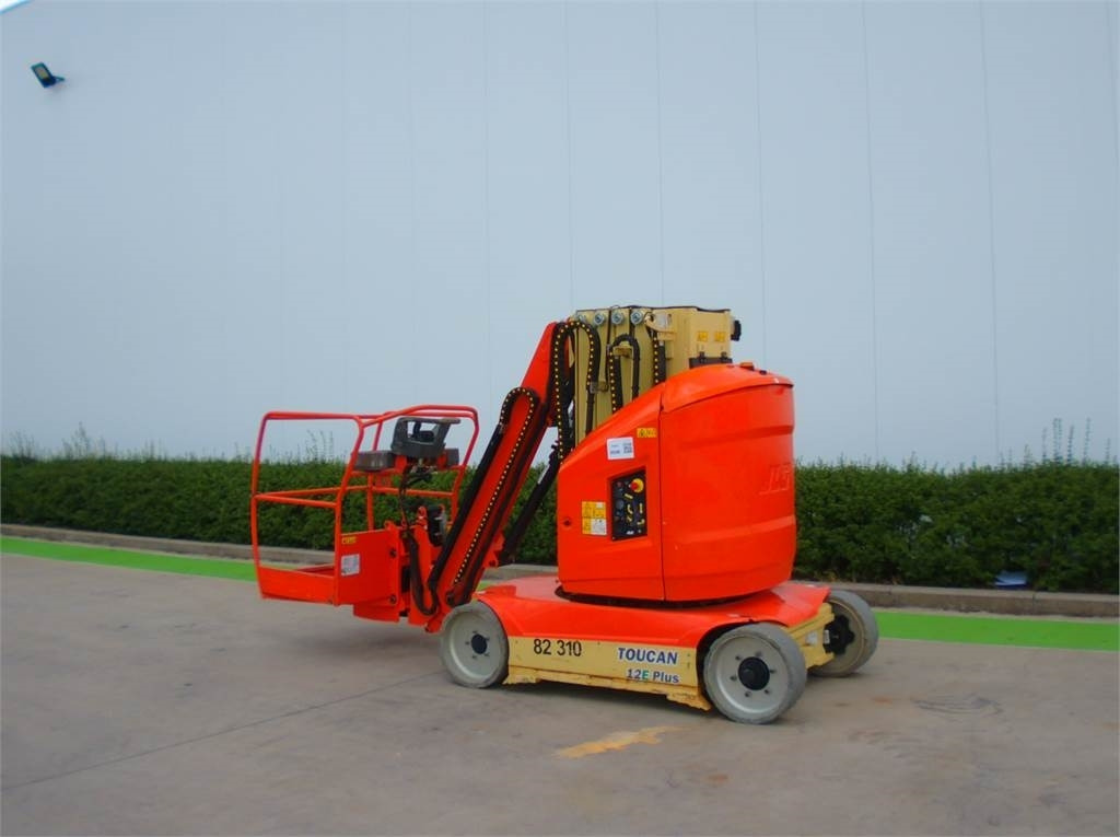 JLG Toucan 12E+ - Vertical mast lift: picture 3 JLG Toucan 12E+ - Vertical mast lift: picture 3