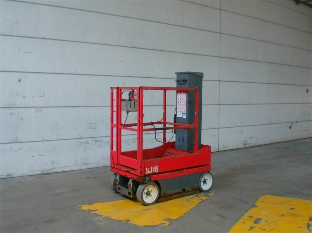 SkyJack SJ16 - Vertical mast lift: picture 3 SkyJack SJ16 - Vertical mast lift: picture 3