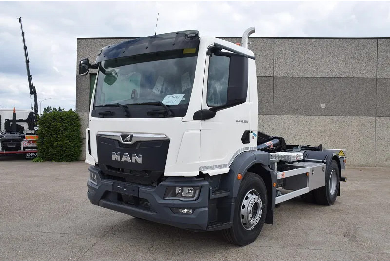 MAN TGM 18.320 - Hook lift truck: picture 4 MAN TGM 18.320 - Hook lift truck: picture 4