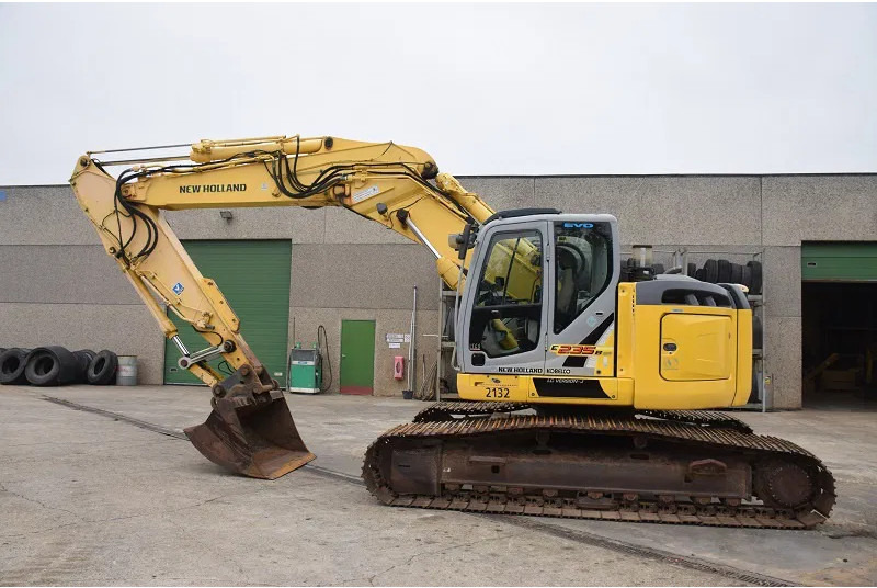 New Holland Kobelco E235B SR-LCT - Crawler excavator: picture 3 New Holland Kobelco E235B SR-LCT - Crawler excavator: picture 3