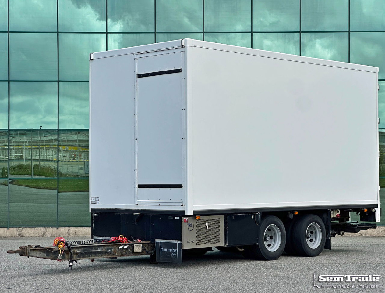 KMA 2 Axle Kees Mulder Isolated BOX Tail Lift Side Door Drum Brakes - Refrigerator trailer: picture 1 KMA 2 Axle Kees Mulder Isolated BOX Tail Lift Side Door Drum Brakes - Refrigerator trailer: picture 1