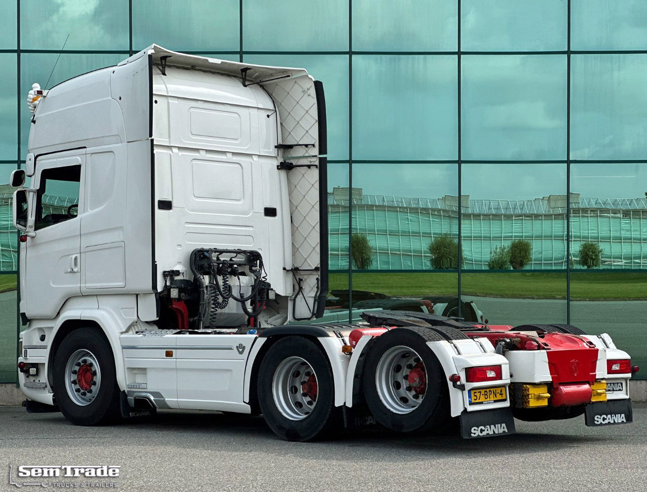 Scania R580 V8 Euro 6 Retarder Full Options Special Interior Super Condition - Tractor truck: picture 3 Scania R580 V8 Euro 6 Retarder Full Options Special Interior Super Condition - Tractor truck: picture 3