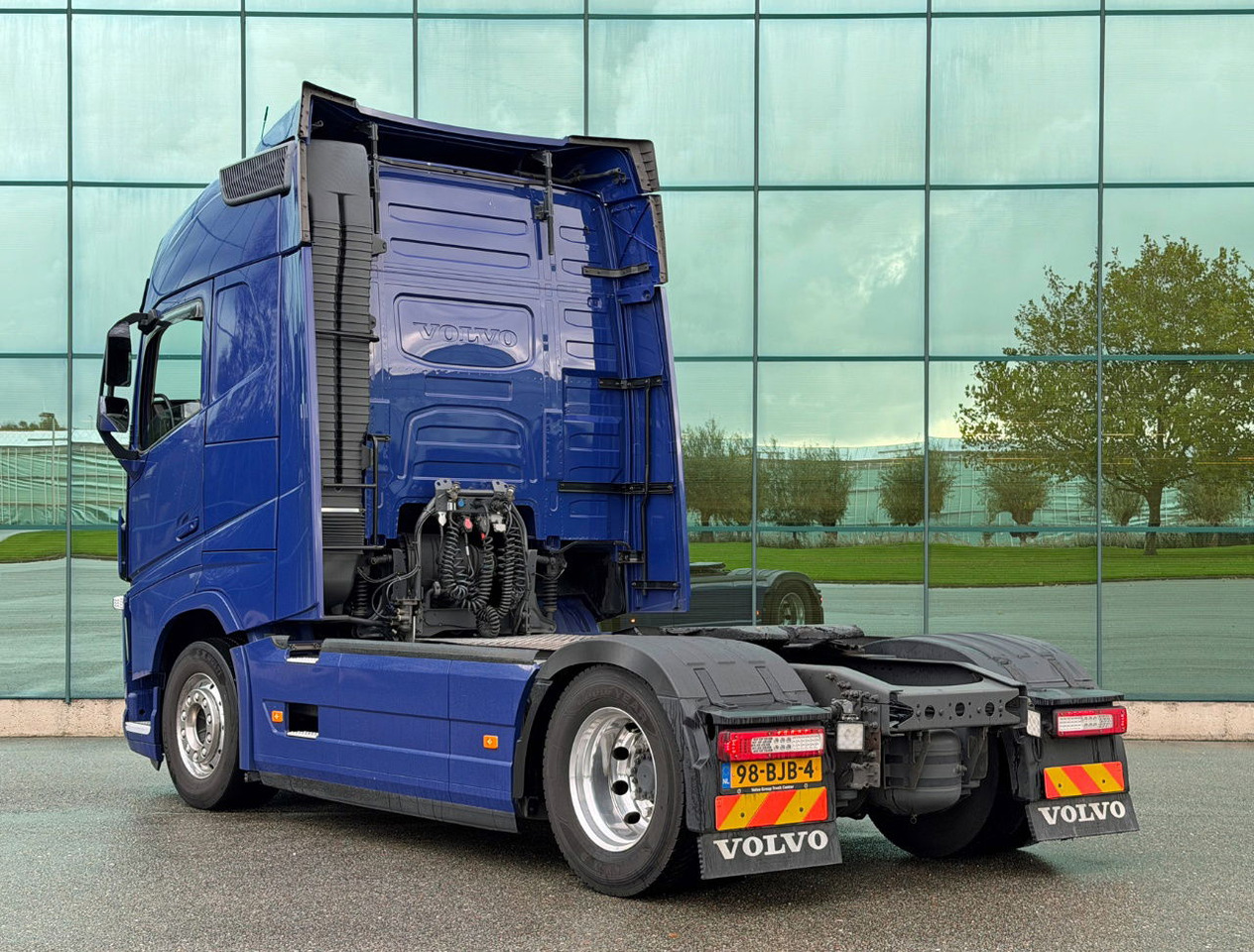 Volvo FH 460 Globetrotter 2x Tanks 811.000 KM TOP Condition NL Truck - Tractor truck: picture 3 Volvo FH 460 Globetrotter 2x Tanks 811.000 KM TOP Condition NL Truck - Tractor truck: picture 3