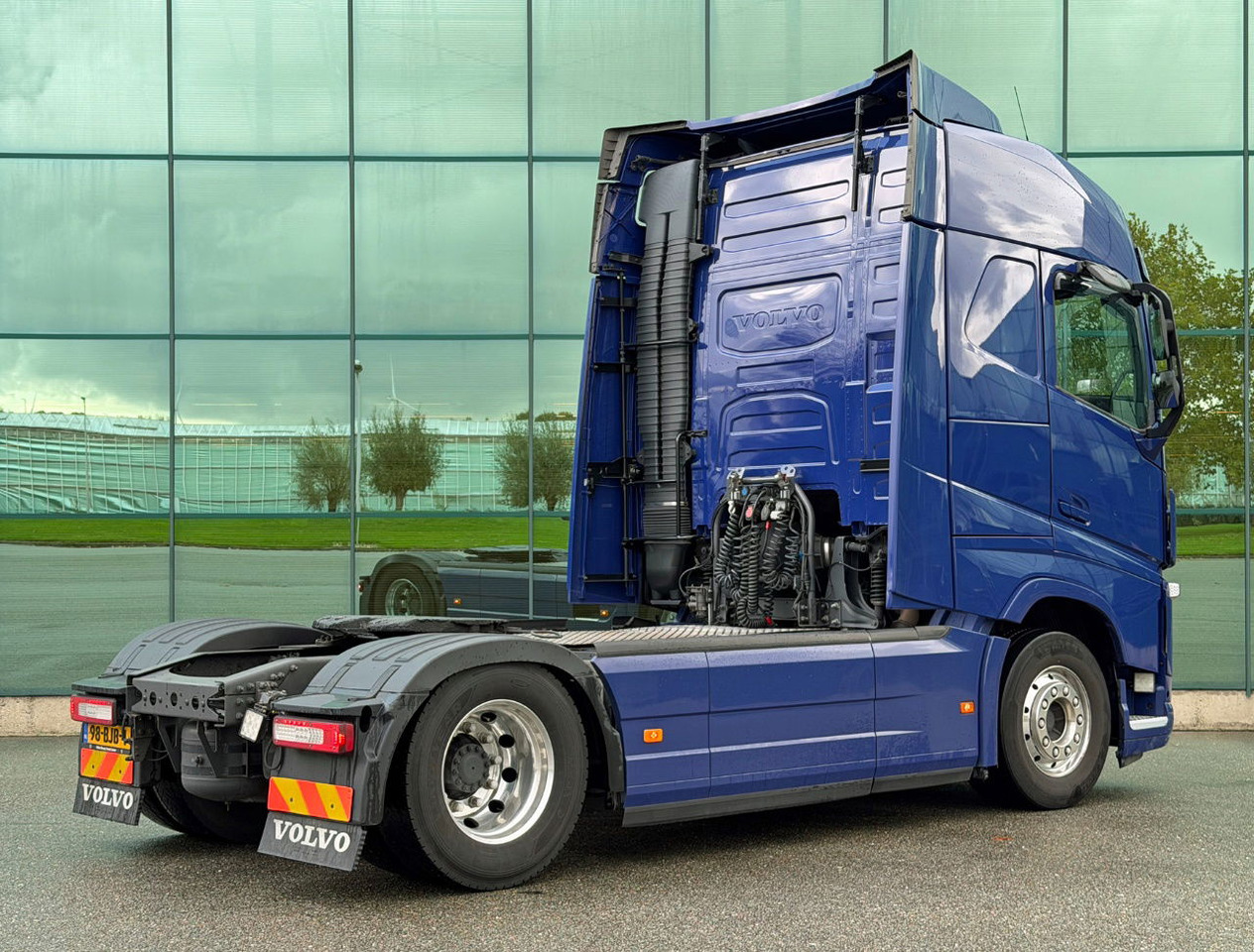 Volvo FH 460 Globetrotter 2x Tanks 811.000 KM TOP Condition NL Truck - Tractor truck: picture 4 Volvo FH 460 Globetrotter 2x Tanks 811.000 KM TOP Condition NL Truck - Tractor truck: picture 4