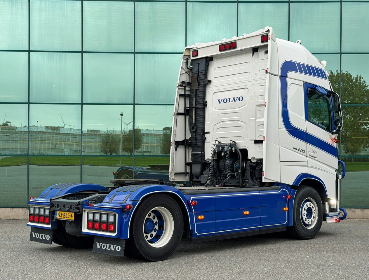 Volvo FH 500 Retarder Globetrotter XL 2x Tanks Special Interior TOP Condition NL Truck - Tractor truck: picture 4 Volvo FH 500 Retarder Globetrotter XL 2x Tanks Special Interior TOP Condition NL Truck - Tractor truck: picture 4
