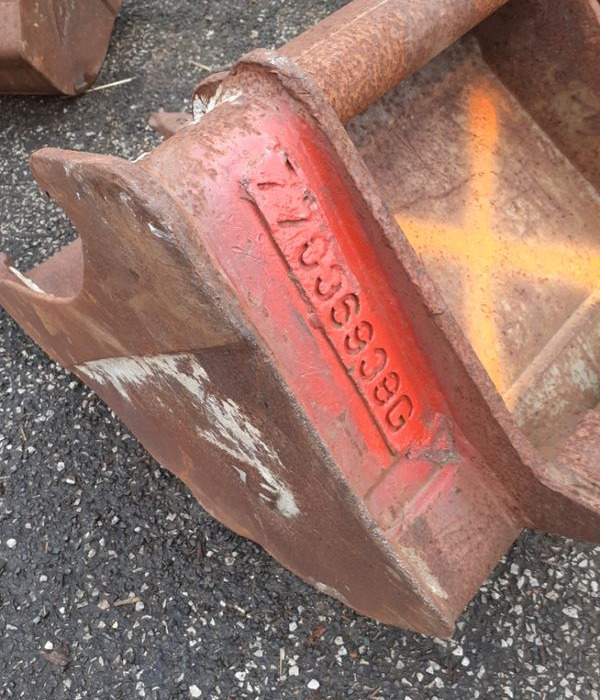 Godets pour pelle,Mini pelle, Tracto pelle. Fourche et mat d'elevateur.Moteur de forage avec tariere - Attachment for Construction machinery: picture 5 Godets pour pelle,Mini pelle, Tracto pelle. Fourche et mat d'elevateur.Moteur de forage avec tariere - Attachment for Construction machinery: picture 5