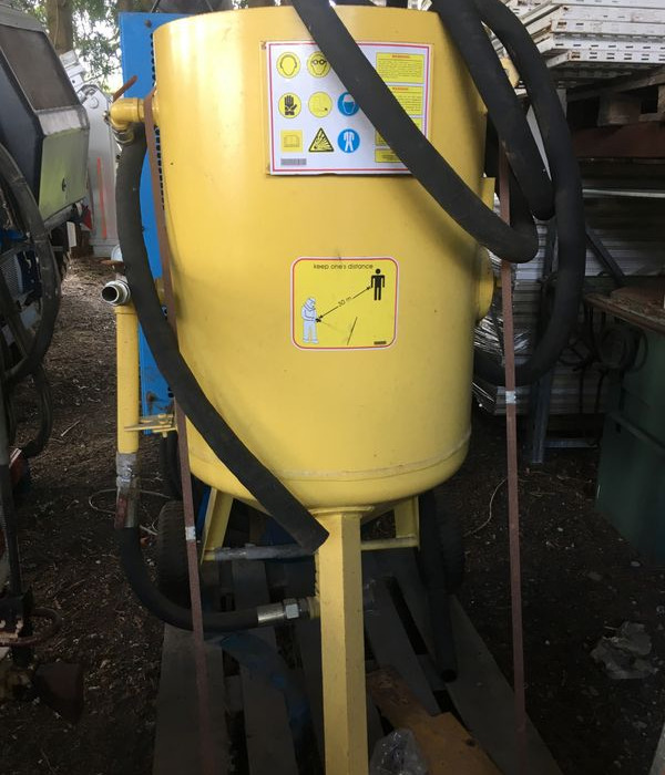 Compresseurs et Sableuses - Air compressor: picture 3 Compresseurs et Sableuses - Air compressor: picture 3