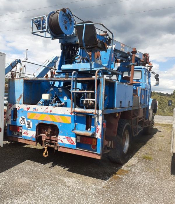 Camions 4x4 tarieres ex EDF pour plantation poteaux betons ou bois - Construction machinery, Truck: picture 1 Camions 4x4 tarieres ex EDF pour plantation poteaux betons ou bois - Construction machinery, Truck: picture 1