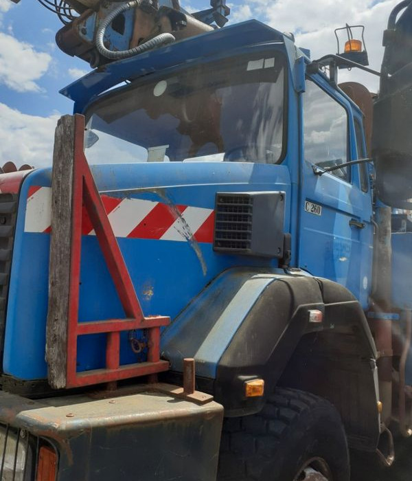 Camions 4x4 tarieres ex EDF pour plantation poteaux betons ou bois - Construction machinery, Truck: picture 2 Camions 4x4 tarieres ex EDF pour plantation poteaux betons ou bois - Construction machinery, Truck: picture 2