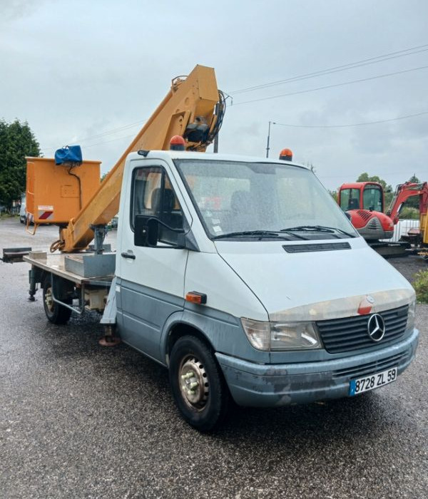 Nacelles sur VL et PL - Truck with aerial platform: picture 1 Nacelles sur VL et PL - Truck with aerial platform: picture 1