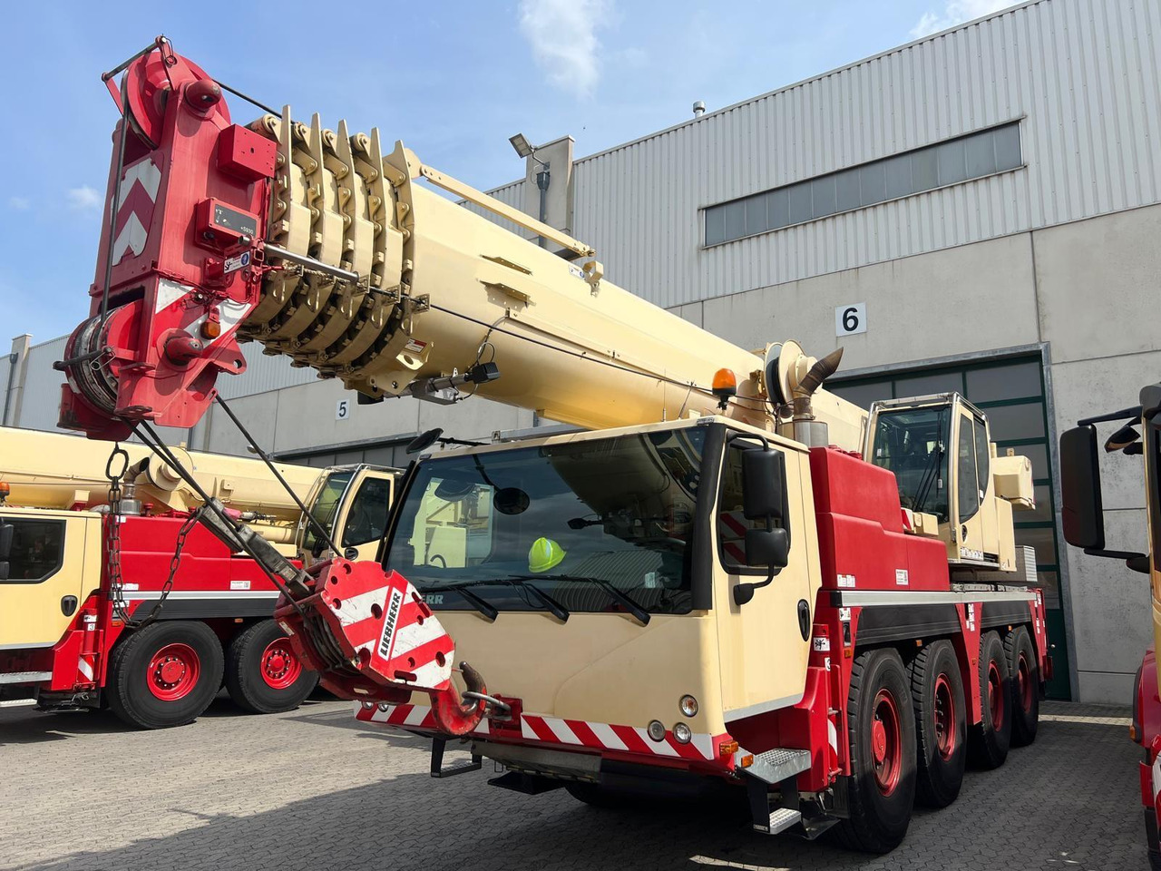 LIEBHERR LTM 1070-4.2 - Mobile crane: picture 1 LIEBHERR LTM 1070-4.2 - Mobile crane: picture 1