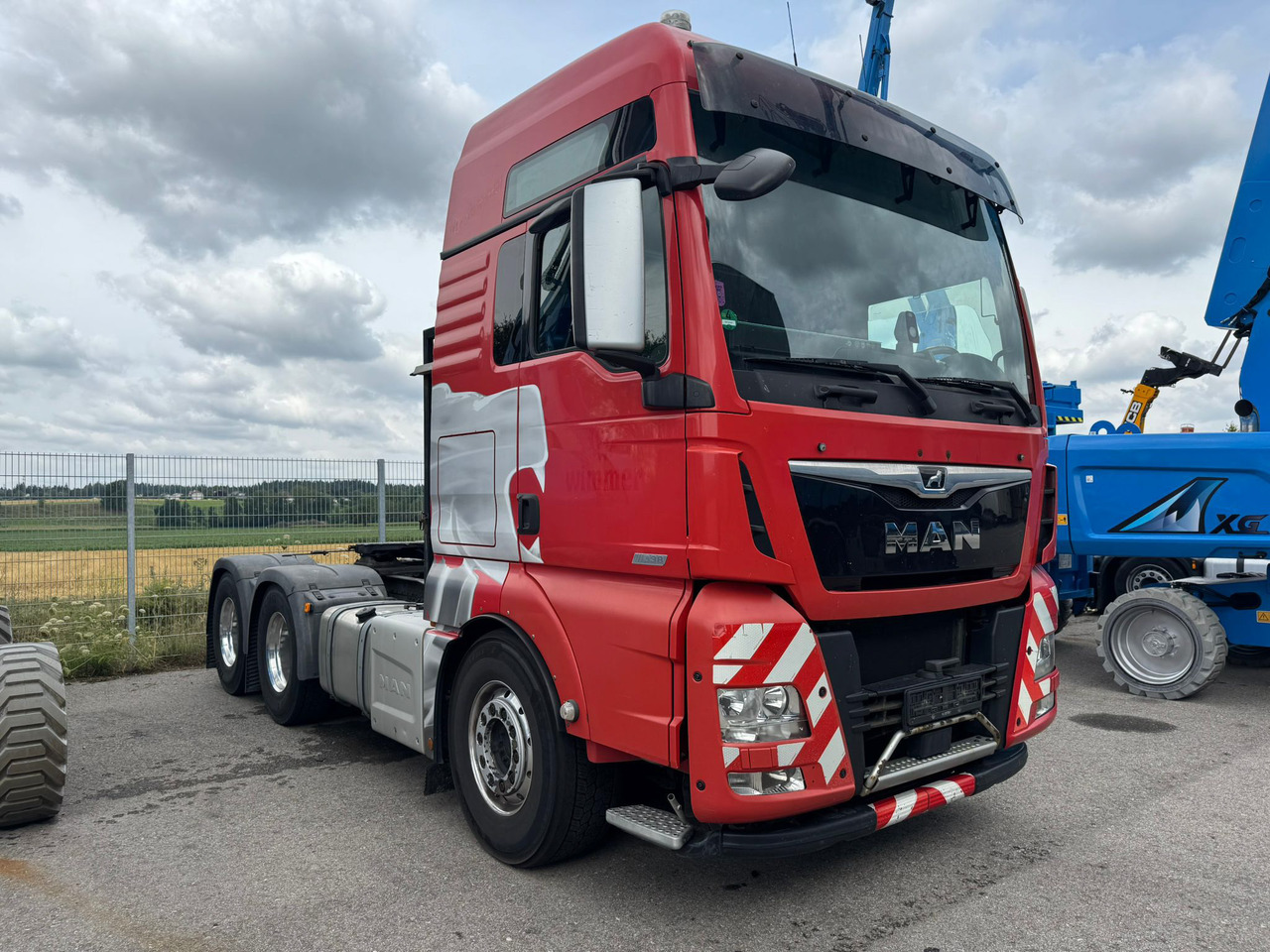 MAN TGX 26.560 6x4 - Tractor truck: picture 1 MAN TGX 26.560 6x4 - Tractor truck: picture 1