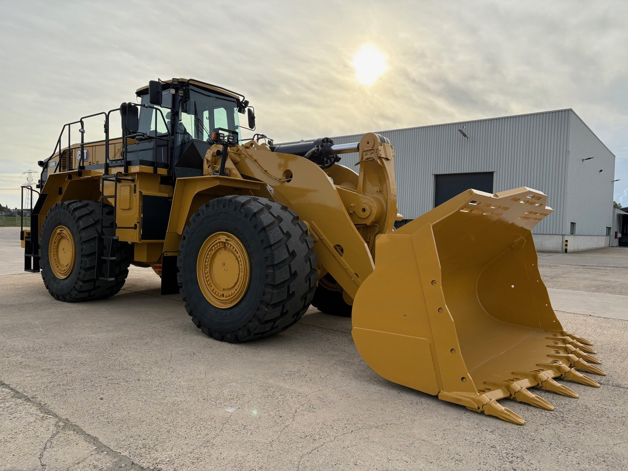 Wheel loader CATERPILLAR 988K: picture 6